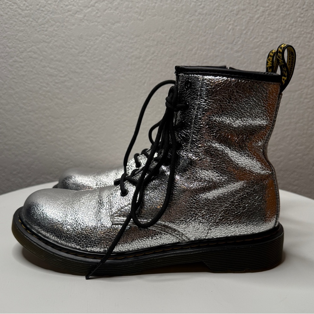 Dr. Martens Crinkle Metallic Silver Lace Up Side Zip Combat Boots Size 7